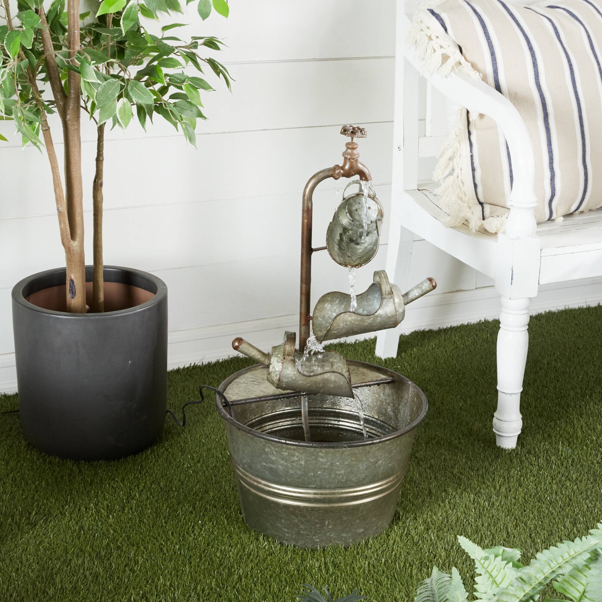 28" Gray Iron Farmhouse Fountain